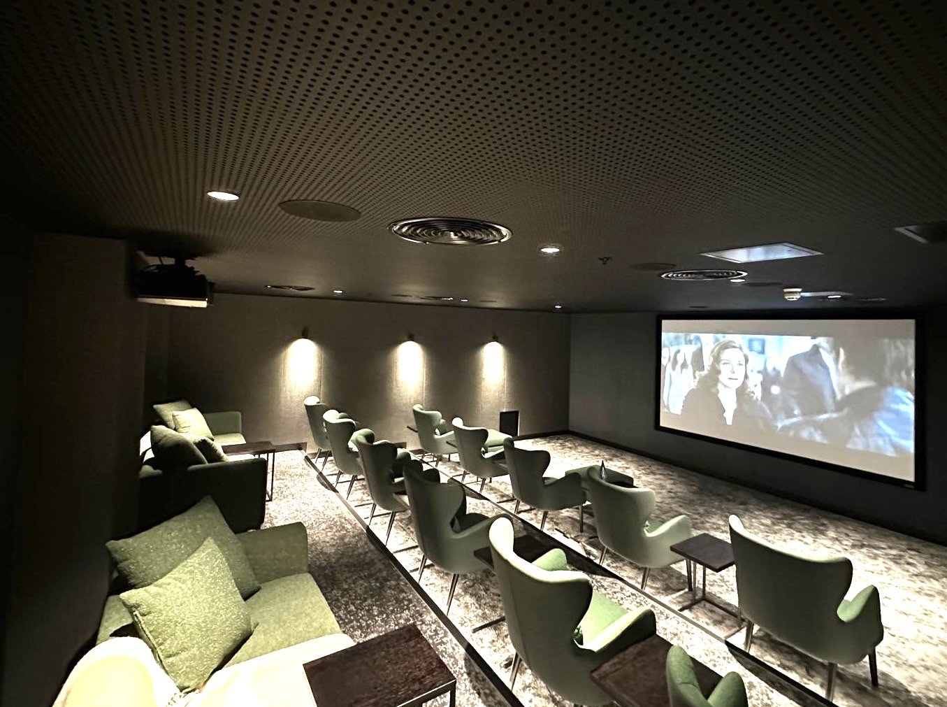 High-definition video conferencing in an auditorium setting